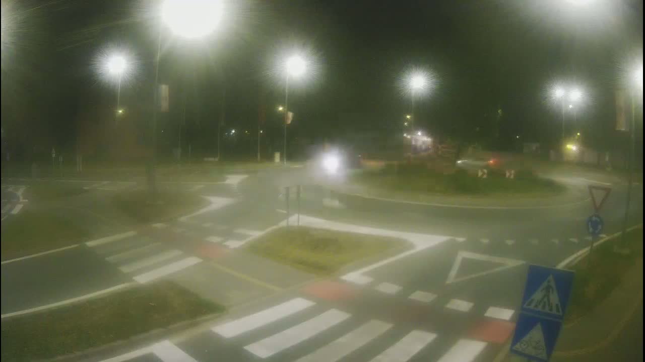 Belišće, Kralija Tomislava/Zeljeznicka/Kardinala Alojzija Stepinca Street Intersection Live Cam - 