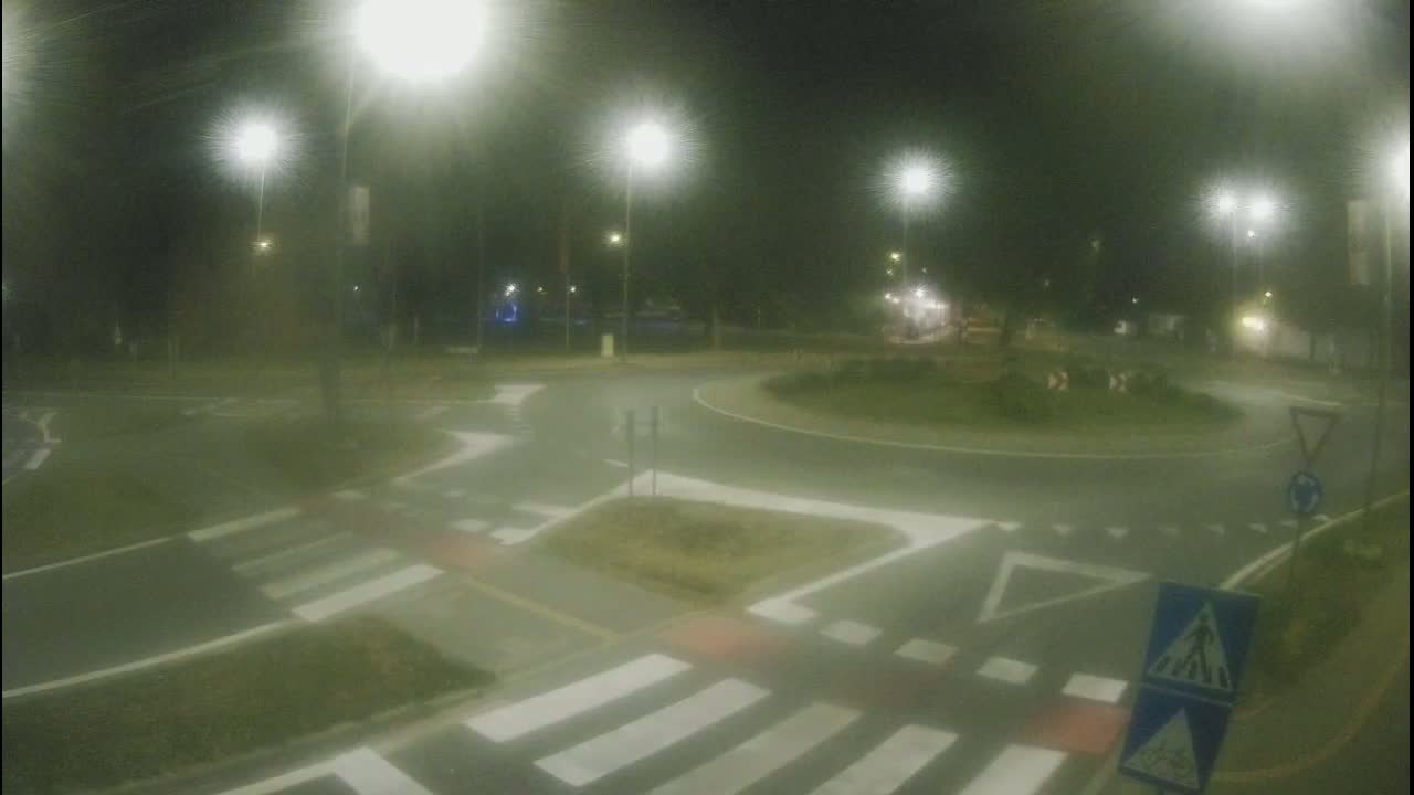 Belišće, Kralija Tomislava/Zeljeznicka/Kardinala Alojzija Stepinca Street Intersection Live Cam - 