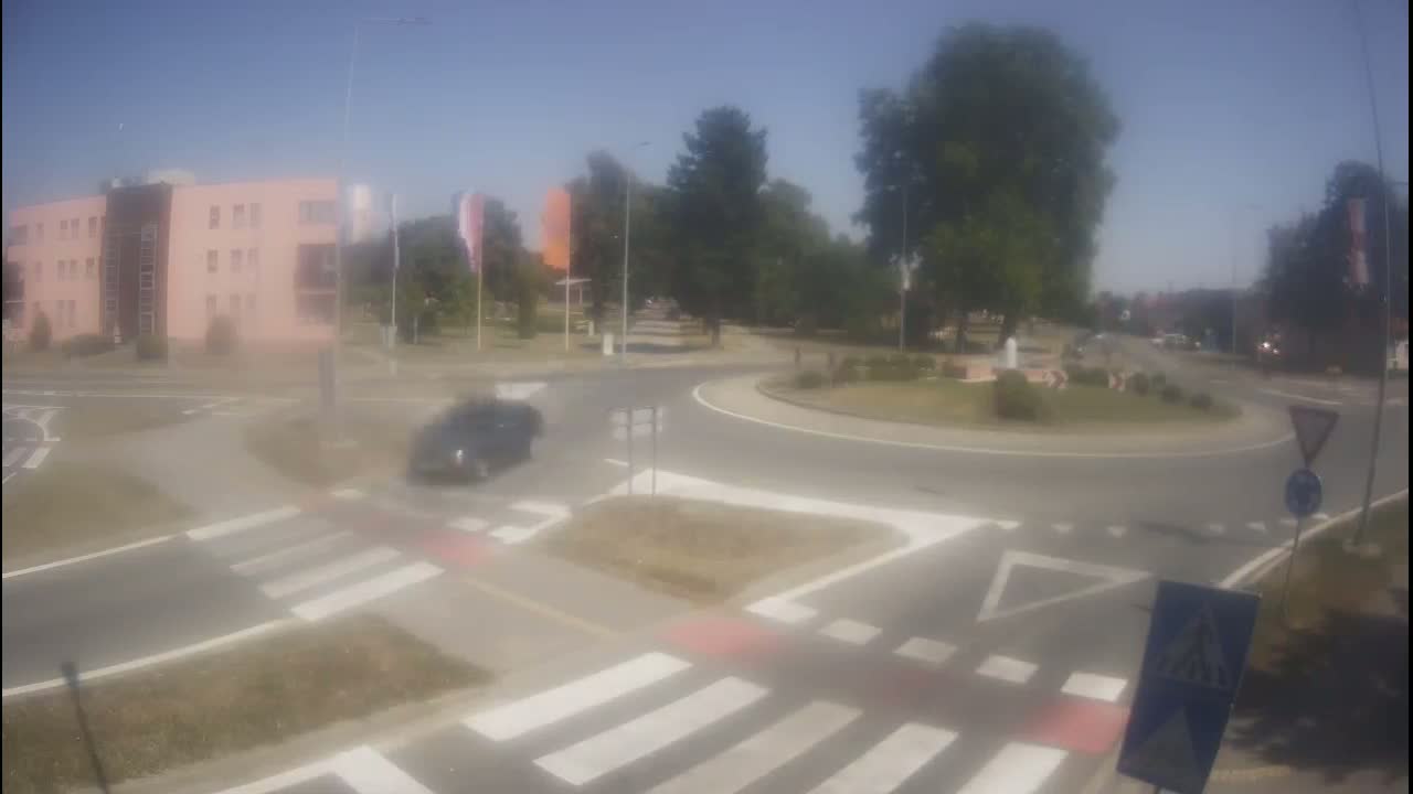 Belišće, Kralija Tomislava/Zeljeznicka/Kardinala Alojzija Stepinca Street Intersection Live Cam - 