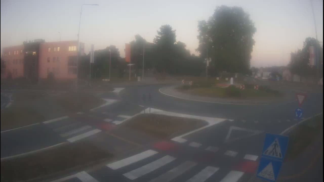 Belišće, Kralija Tomislava/Zeljeznicka/Kardinala Alojzija Stepinca Street Intersection Live Cam - 
