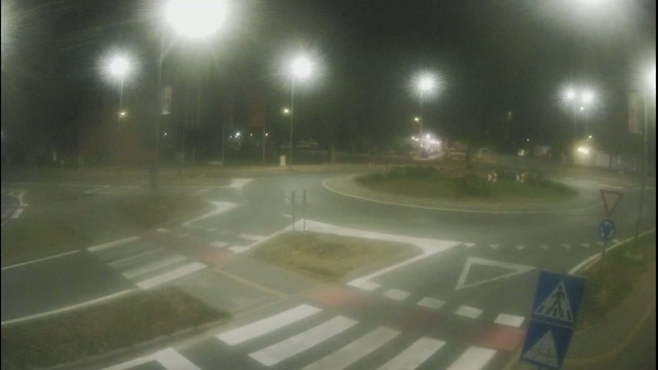 Belišće, Kralija Tomislava/Zeljeznicka/Kardinala Alojzija Stepinca Street Intersection Live Cam - 