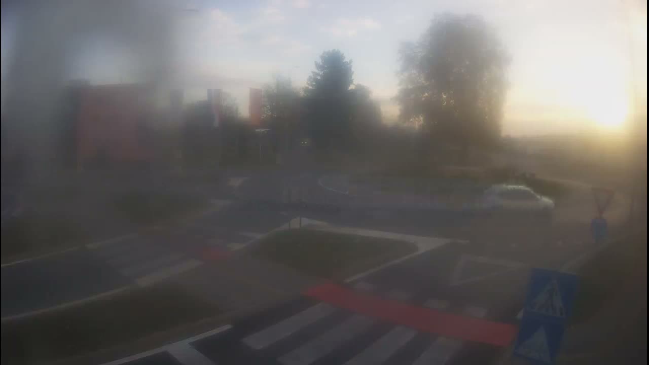 Belišće, Kralija Tomislava/Zeljeznicka/Kardinala Alojzija Stepinca Street Intersection Live Cam - 