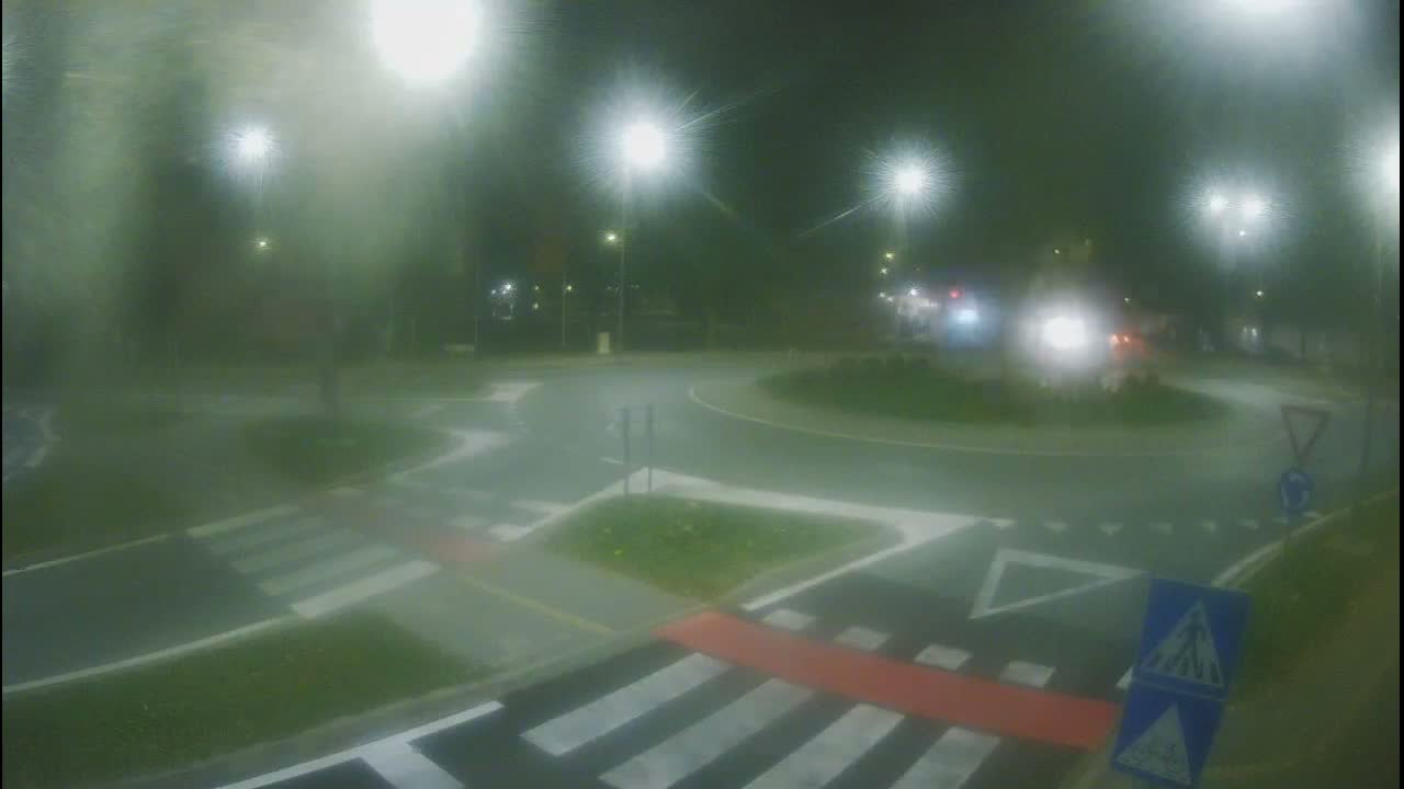 Belišće, Kralija Tomislava/Zeljeznicka/Kardinala Alojzija Stepinca Street Intersection Live Cam - 