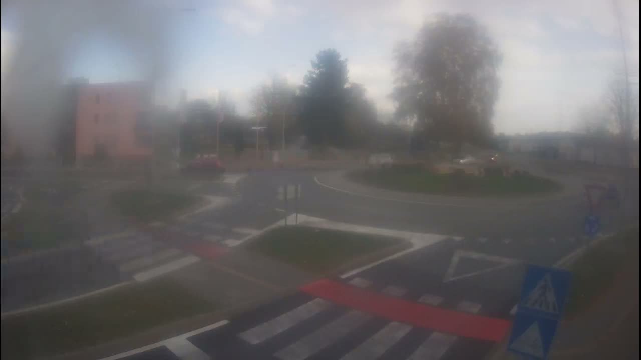 Belišće, Kralija Tomislava/Zeljeznicka/Kardinala Alojzija Stepinca Street Intersection Live Cam - 