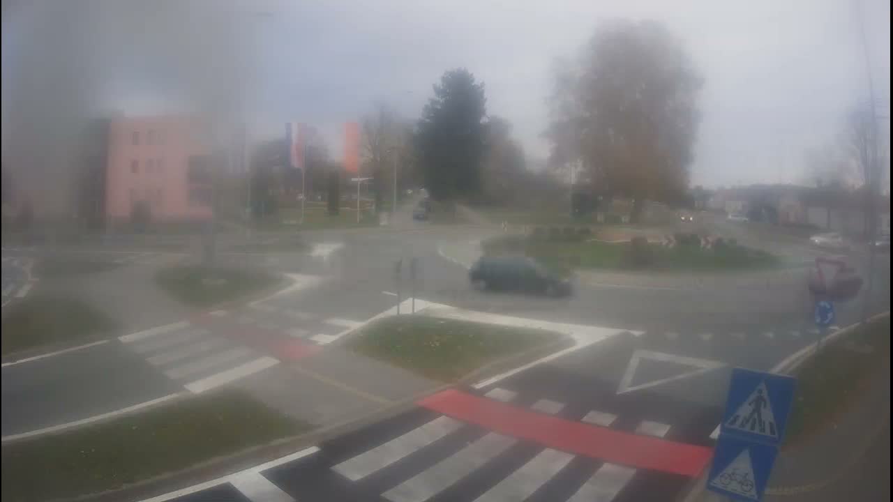 Belišće, Kralija Tomislava/Zeljeznicka/Kardinala Alojzija Stepinca Street Intersection Live Cam - 