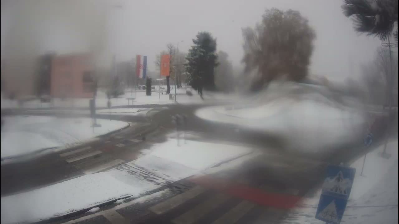 Belišće, Kralija Tomislava/Zeljeznicka/Kardinala Alojzija Stepinca Street Intersection Live Cam - 