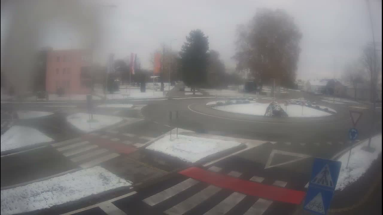 Belišće, Kralija Tomislava/Zeljeznicka/Kardinala Alojzija Stepinca Street Intersection Live Cam - 
