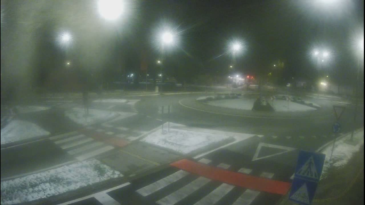 Belišće, Kralija Tomislava/Zeljeznicka/Kardinala Alojzija Stepinca Street Intersection Live Cam - 