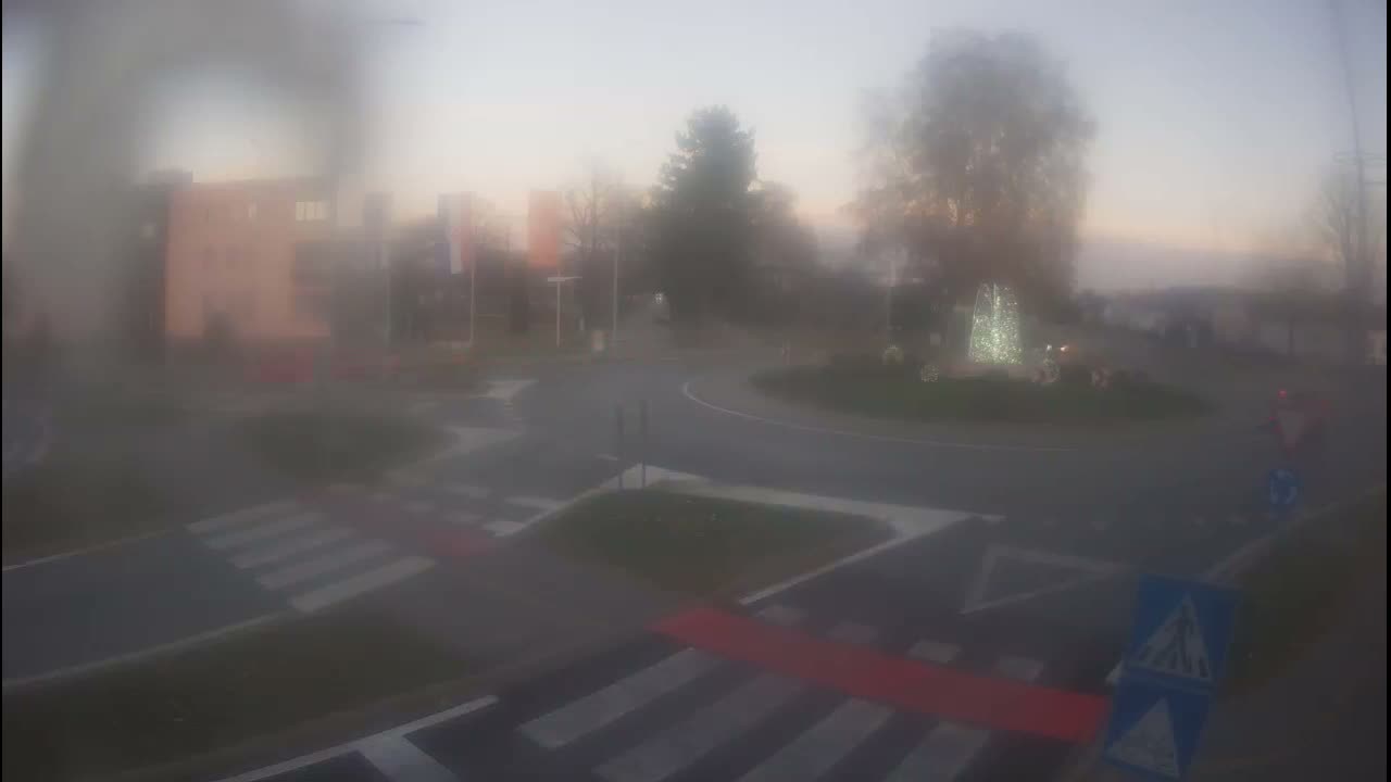 Belišće, Kralija Tomislava/Zeljeznicka/Kardinala Alojzija Stepinca Street Intersection Live Cam - 