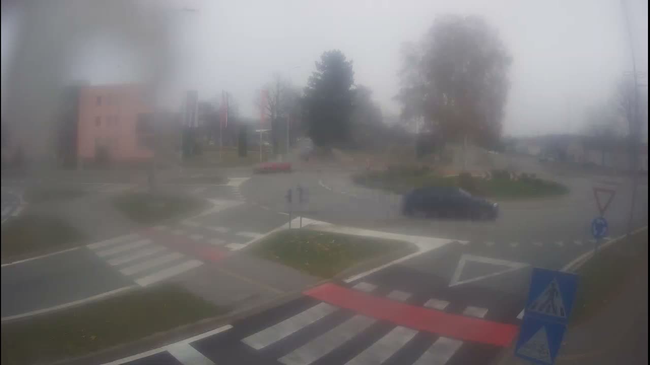 Belišće, Kralija Tomislava/Zeljeznicka/Kardinala Alojzija Stepinca Street Intersection Live Cam - 
