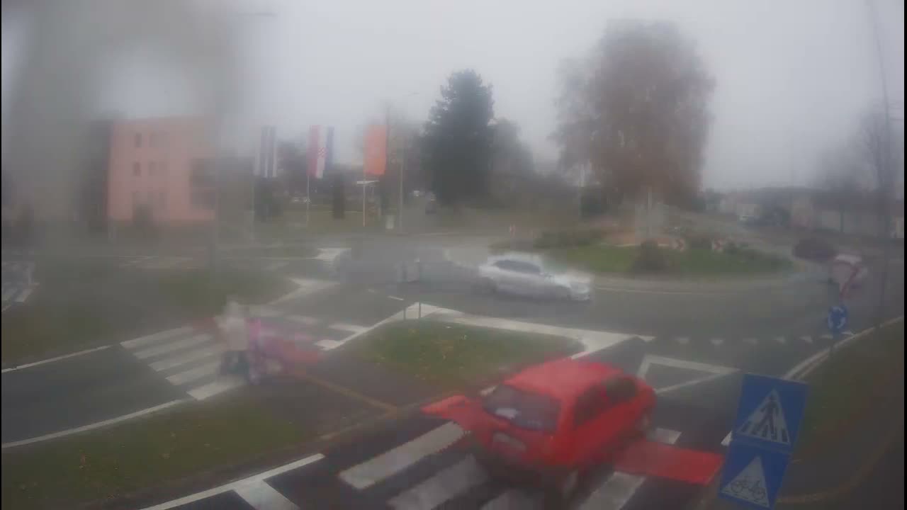 Belišće, Kralija Tomislava/Zeljeznicka/Kardinala Alojzija Stepinca Street Intersection Live Cam - 