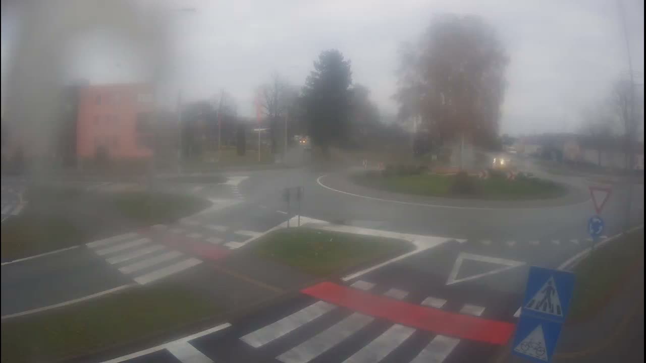 Belišće, Kralija Tomislava/Zeljeznicka/Kardinala Alojzija Stepinca Street Intersection Live Cam - 