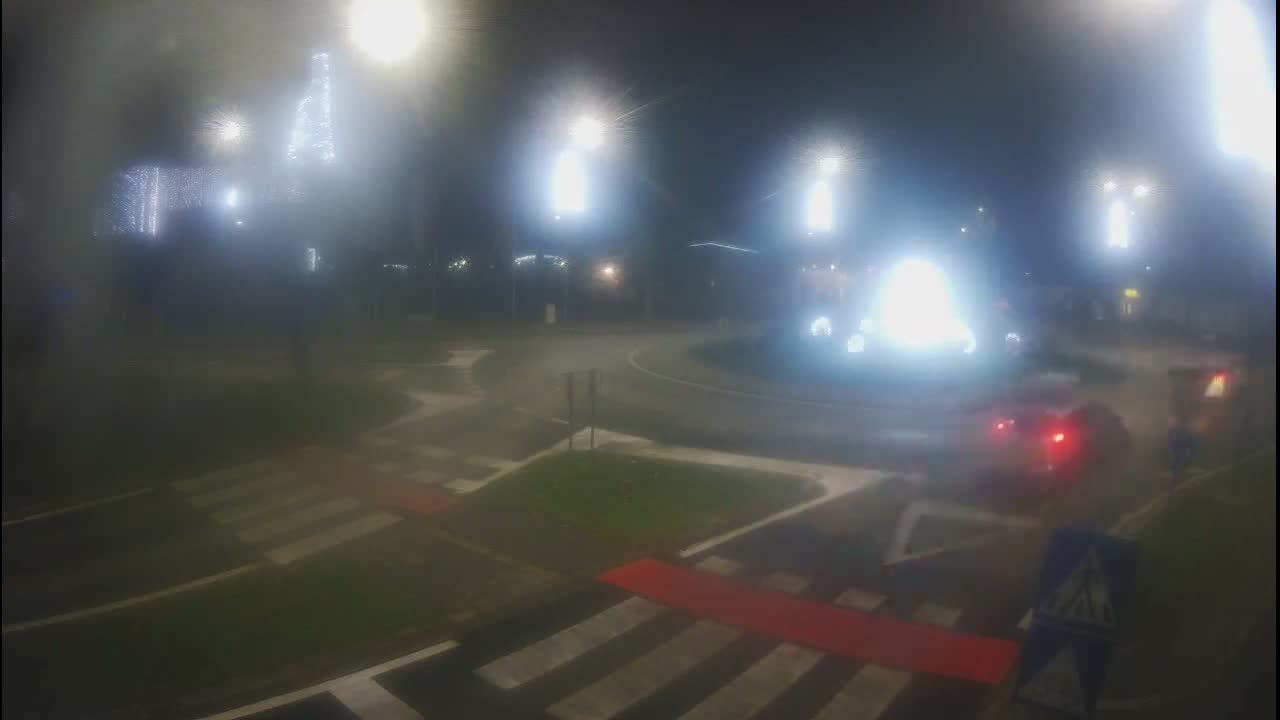 Belišće, Kralija Tomislava/Zeljeznicka/Kardinala Alojzija Stepinca Street Intersection Live Cam - 