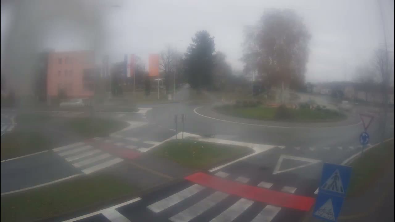 Belišće, Kralija Tomislava/Zeljeznicka/Kardinala Alojzija Stepinca Street Intersection Live Cam - 