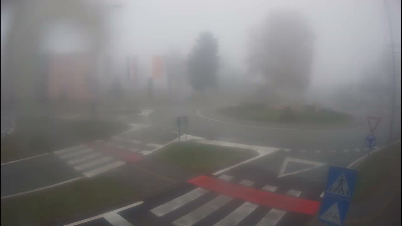 Belišće, Kralija Tomislava/Zeljeznicka/Kardinala Alojzija Stepinca Street Intersection Live Cam - 