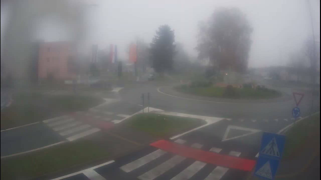 Belišće, Kralija Tomislava/Zeljeznicka/Kardinala Alojzija Stepinca Street Intersection Live Cam - 