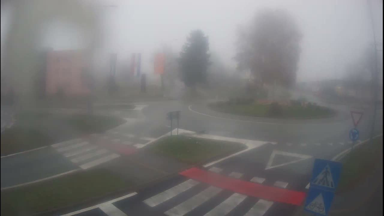 Belišće, Kralija Tomislava/Zeljeznicka/Kardinala Alojzija Stepinca Street Intersection Live Cam - 