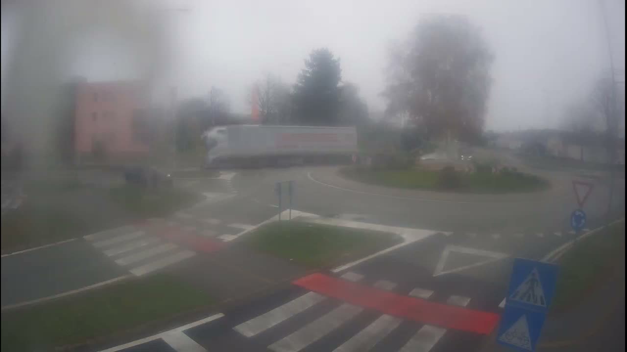 Belišće, Kralija Tomislava/Zeljeznicka/Kardinala Alojzija Stepinca Street Intersection Live Cam - 