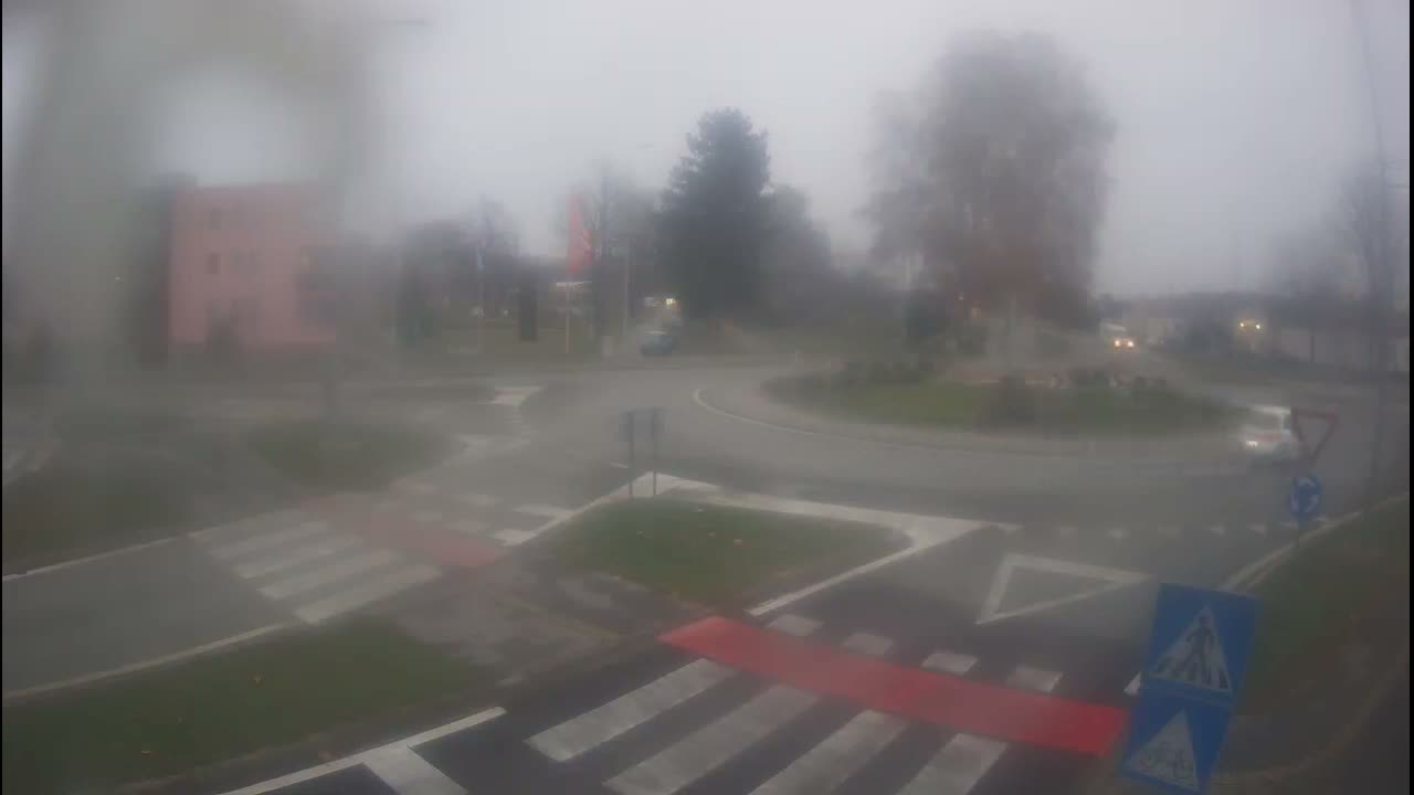 Belišće, Kralija Tomislava/Zeljeznicka/Kardinala Alojzija Stepinca Street Intersection Live Cam - 