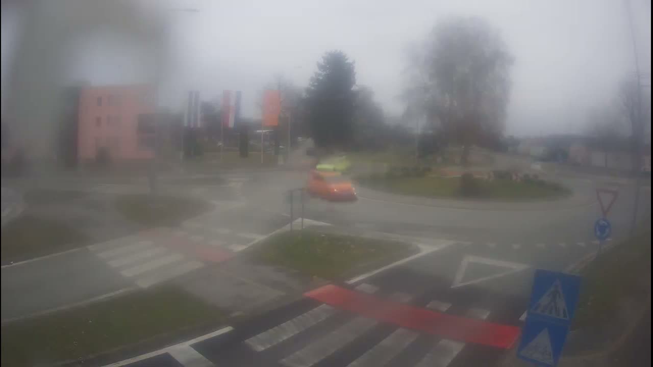 Belišće, Kralija Tomislava/Zeljeznicka/Kardinala Alojzija Stepinca Street Intersection Live Cam - 