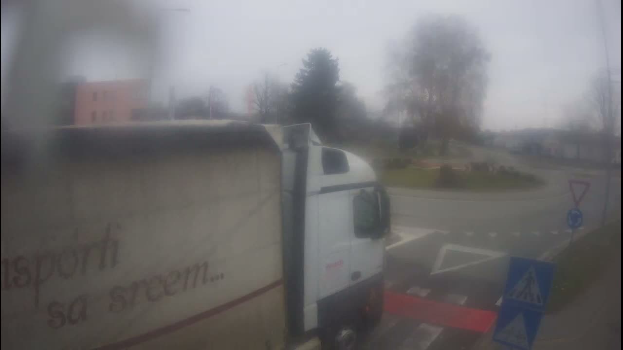 Belišće, Kralija Tomislava/Zeljeznicka/Kardinala Alojzija Stepinca Street Intersection Live Cam - 