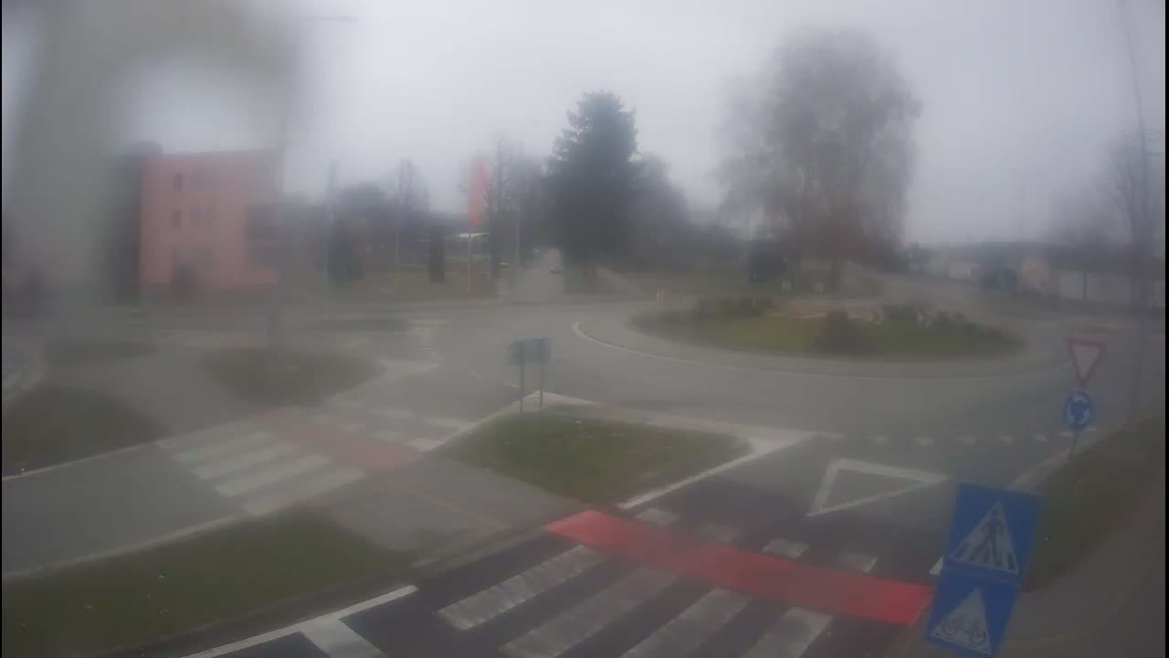 Belišće, Kralija Tomislava/Zeljeznicka/Kardinala Alojzija Stepinca Street Intersection Live Cam - 