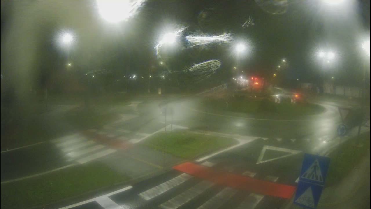 Belišće, Kralija Tomislava/Zeljeznicka/Kardinala Alojzija Stepinca Street Intersection Live Cam - 