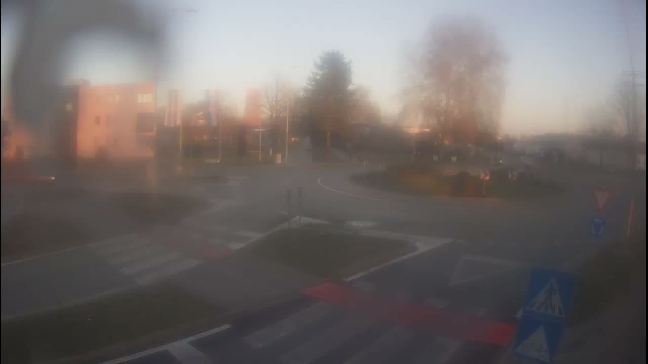 Belišće, Kralija Tomislava/Zeljeznicka/Kardinala Alojzija Stepinca Street Intersection Live Cam - 