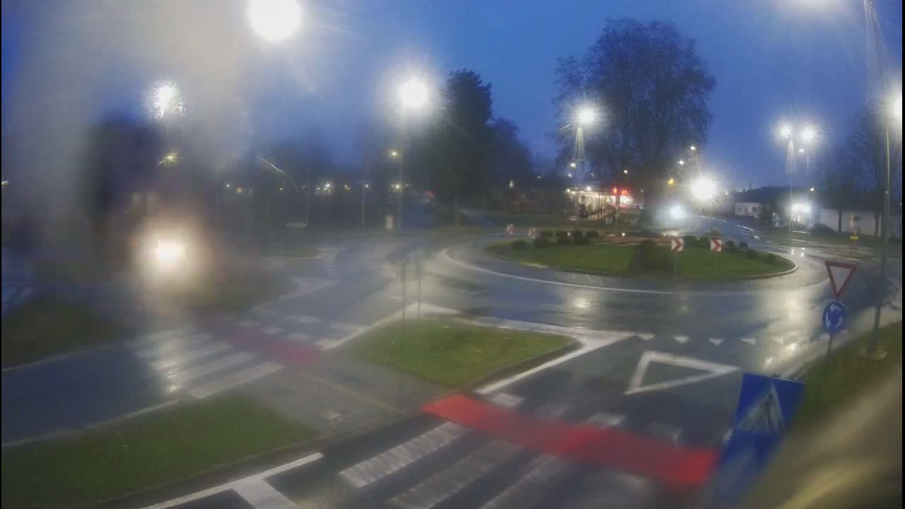 Belišće, Kralija Tomislava/Zeljeznicka/Kardinala Alojzija Stepinca Street Intersection Live Cam - 