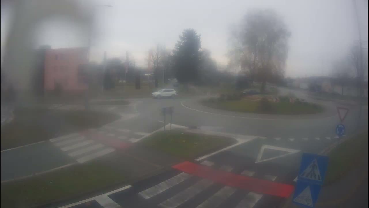 Belišće, Kralija Tomislava/Zeljeznicka/Kardinala Alojzija Stepinca Street Intersection Live Cam - 