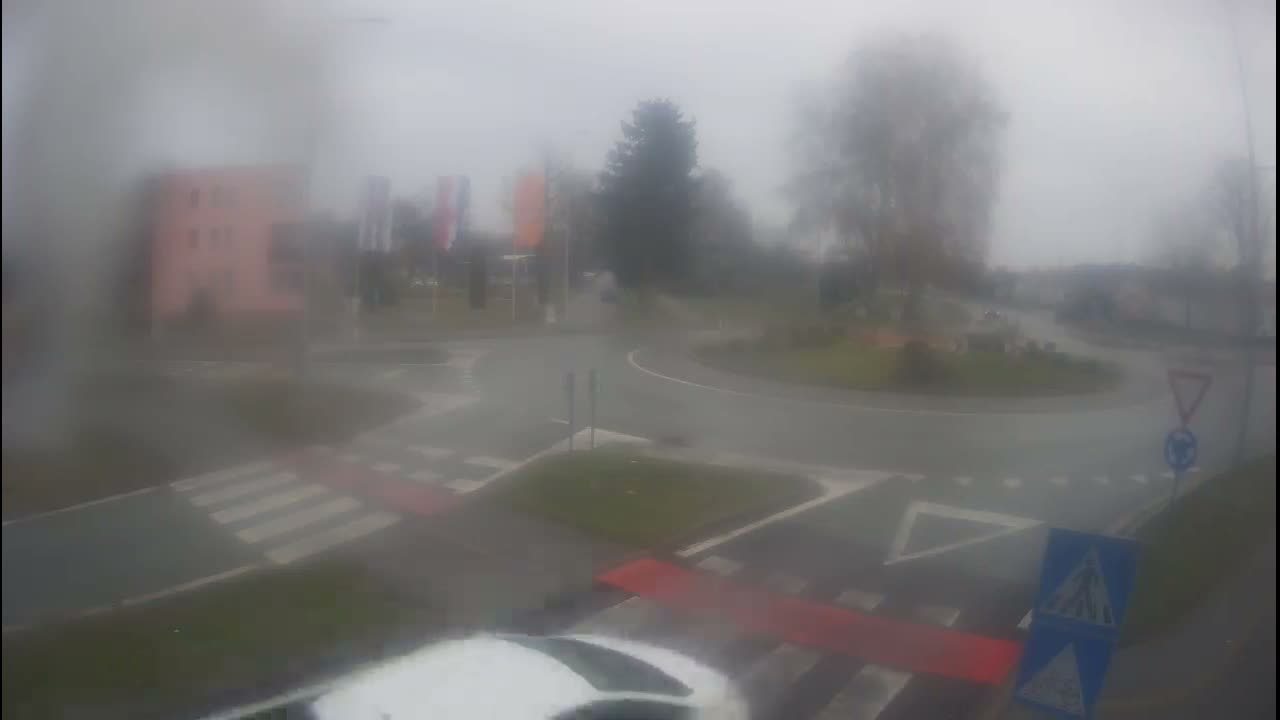 Belišće, Kralija Tomislava/Zeljeznicka/Kardinala Alojzija Stepinca Street Intersection Live Cam - 