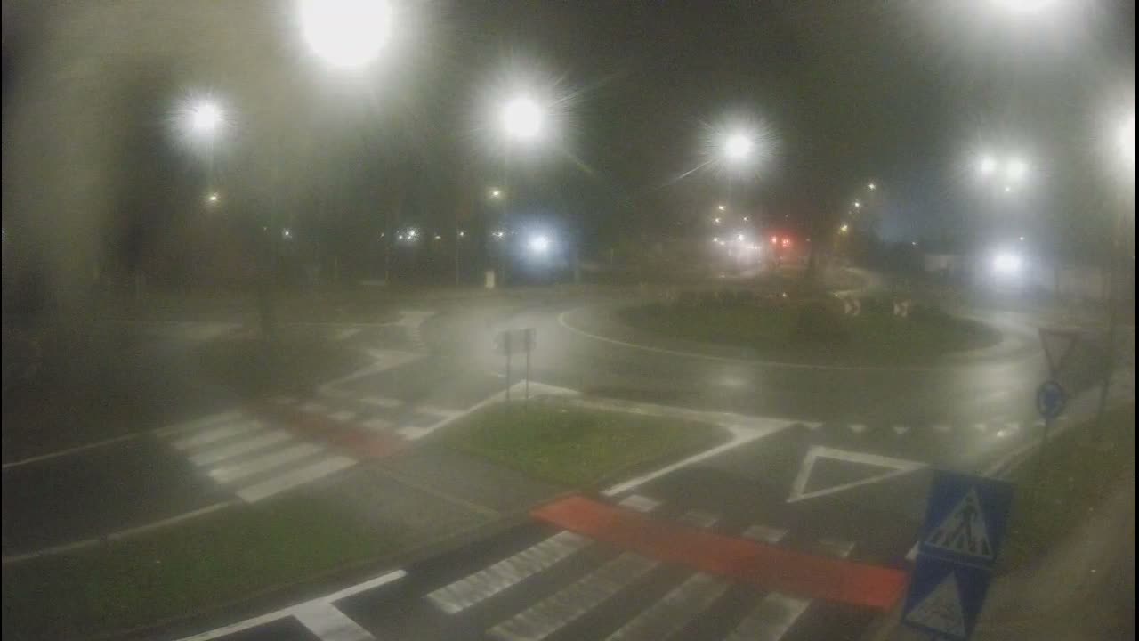 Belišće, Kralija Tomislava/Zeljeznicka/Kardinala Alojzija Stepinca Street Intersection Live Cam - 