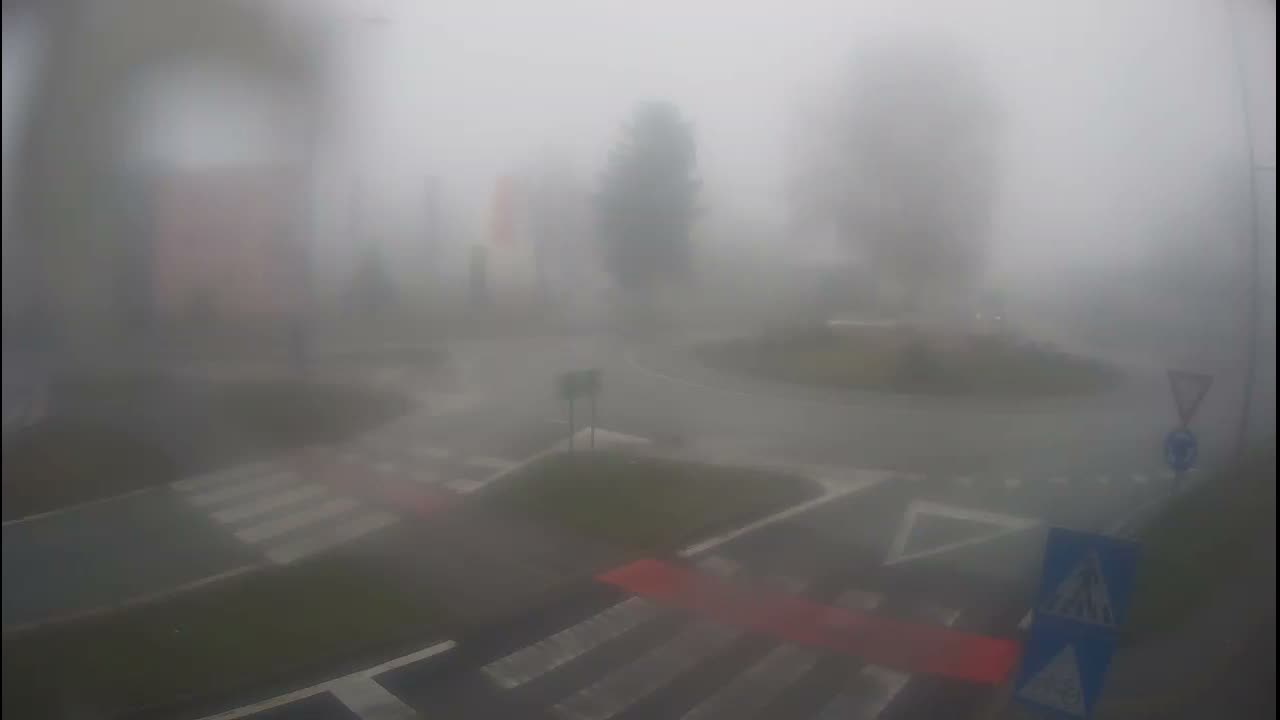 Belišće, Kralija Tomislava/Zeljeznicka/Kardinala Alojzija Stepinca Street Intersection Live Cam - 