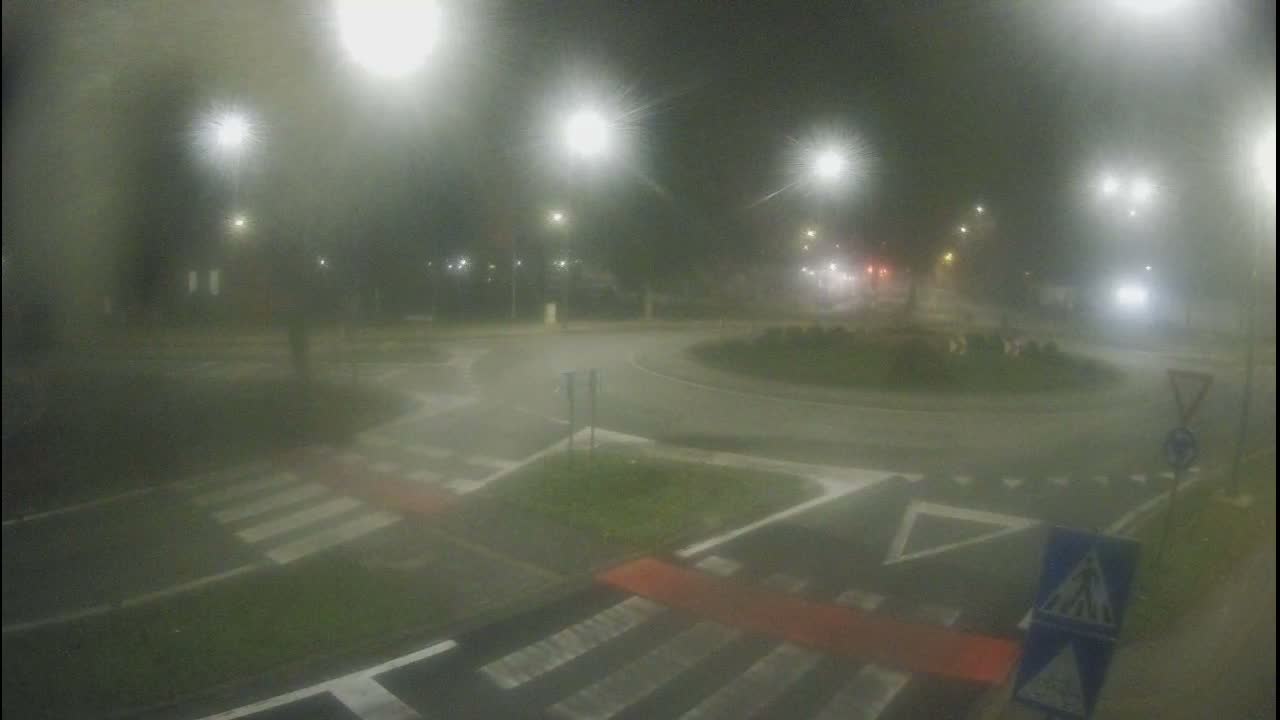 Belišće, Kralija Tomislava/Zeljeznicka/Kardinala Alojzija Stepinca Street Intersection Live Cam - 