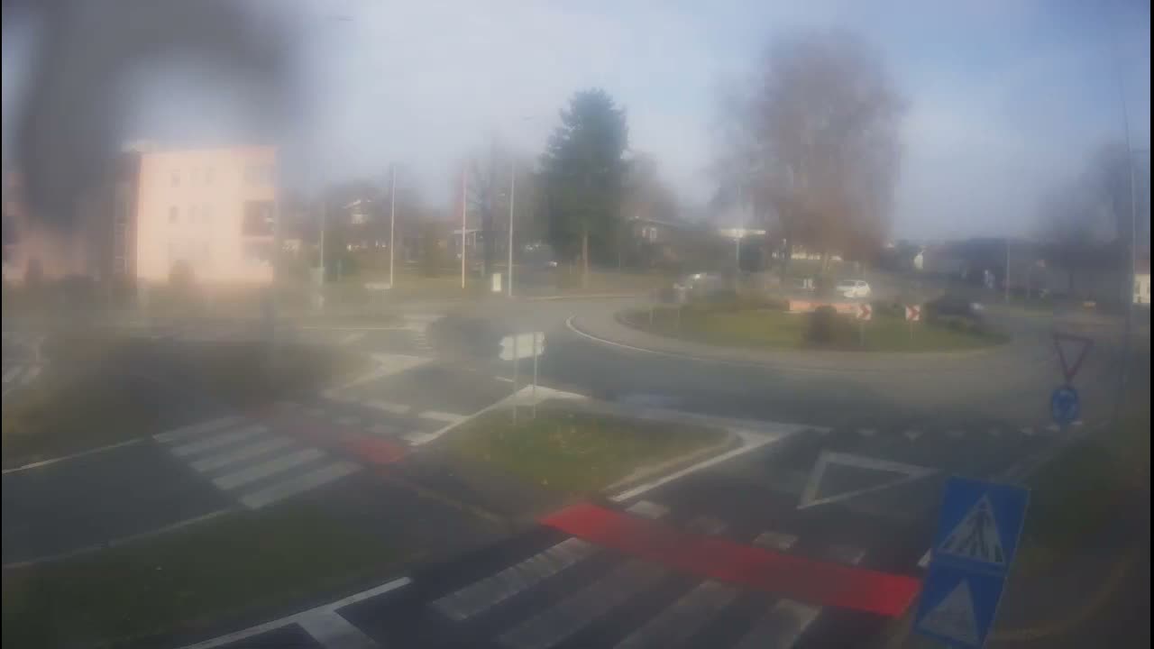 Belišće, Kralija Tomislava/Zeljeznicka/Kardinala Alojzija Stepinca Street Intersection Live Cam - 