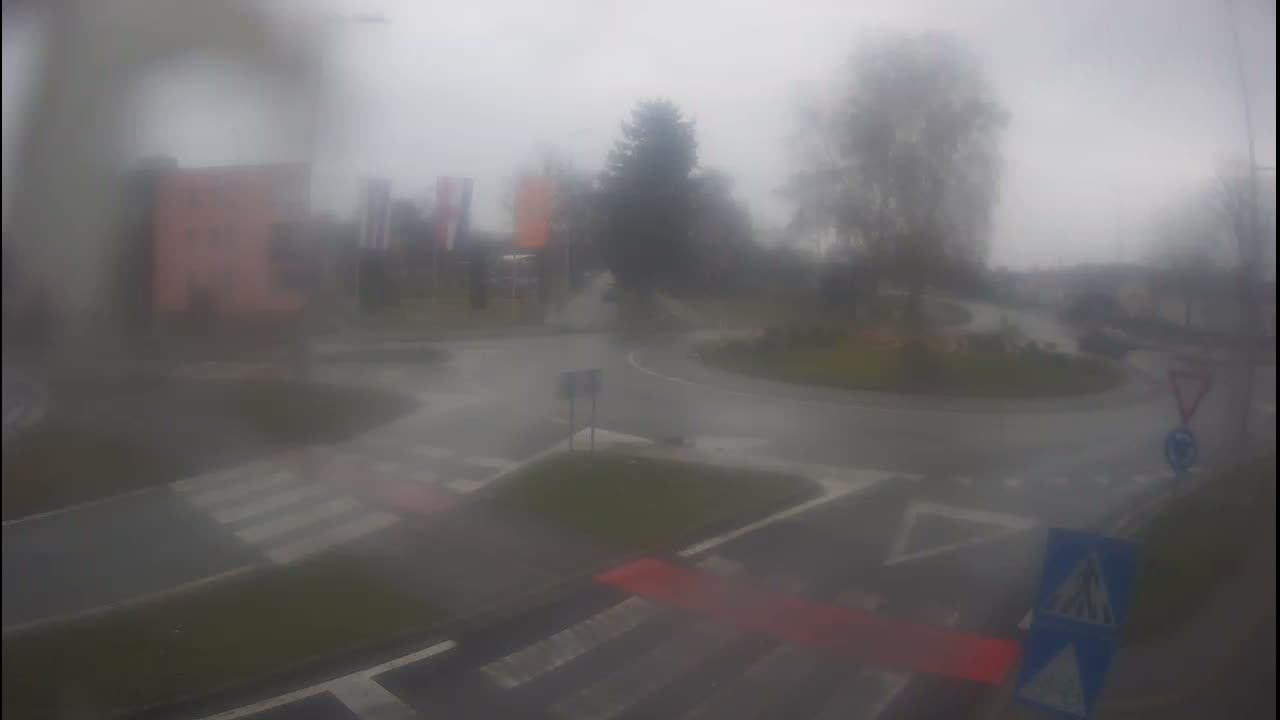 Belišće, Kralija Tomislava/Zeljeznicka/Kardinala Alojzija Stepinca Street Intersection Live Cam - 