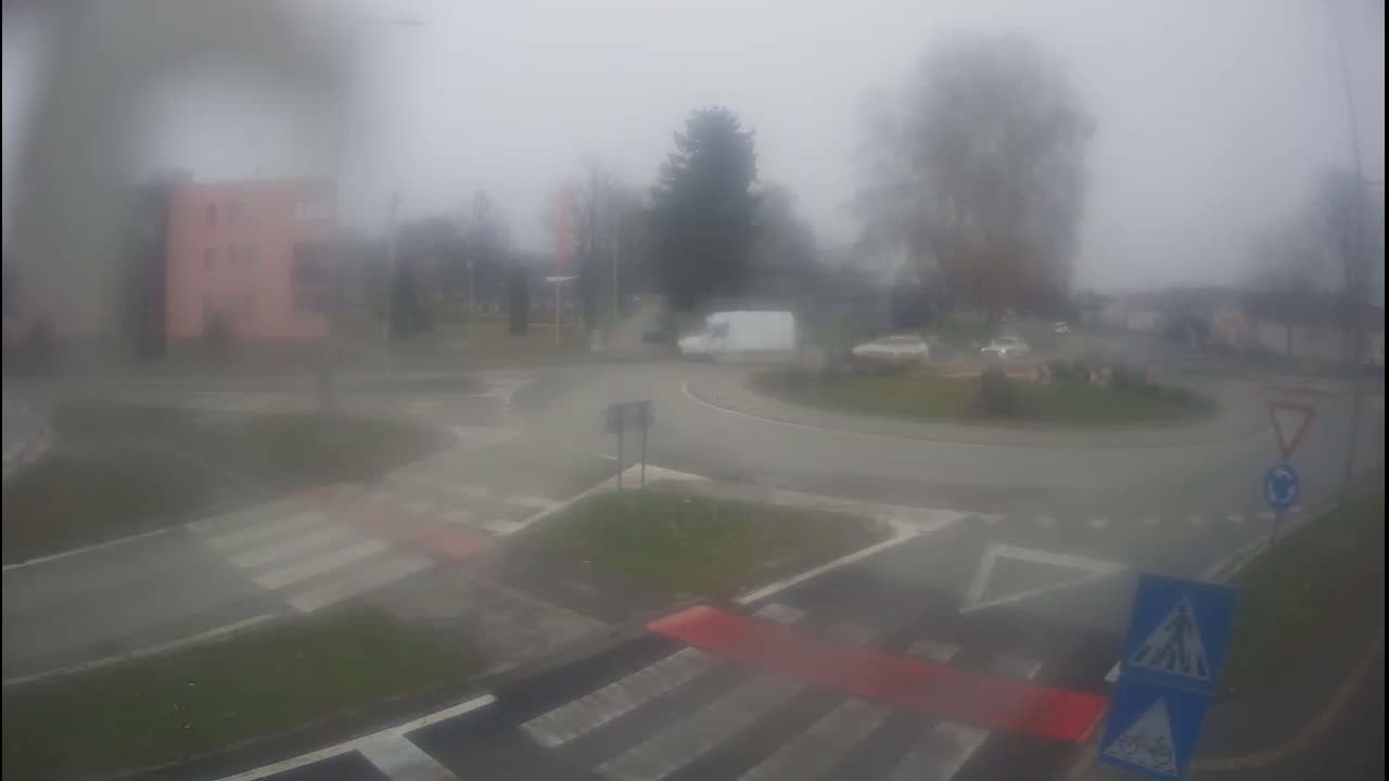 Belišće, Kralija Tomislava/Zeljeznicka/Kardinala Alojzija Stepinca Street Intersection Live Cam - 