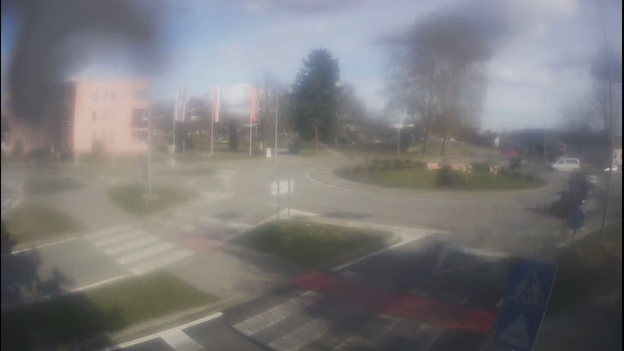 Belišće, Kralija Tomislava/Zeljeznicka/Kardinala Alojzija Stepinca Street Intersection Live Cam - 