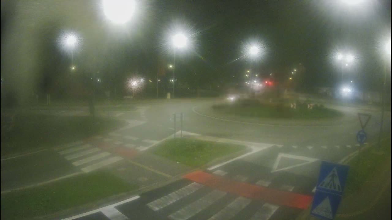 Belišće, Kralija Tomislava/Zeljeznicka/Kardinala Alojzija Stepinca Street Intersection Live Cam - 