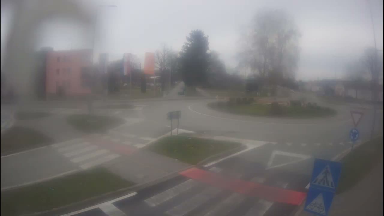 Belišće, Kralija Tomislava/Zeljeznicka/Kardinala Alojzija Stepinca Street Intersection Live Cam - 