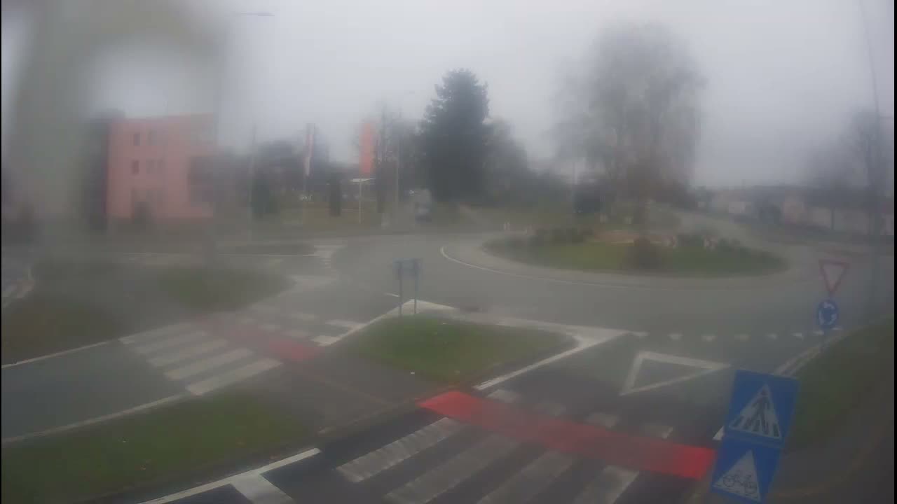 Belišće, Kralija Tomislava/Zeljeznicka/Kardinala Alojzija Stepinca Street Intersection Live Cam - 