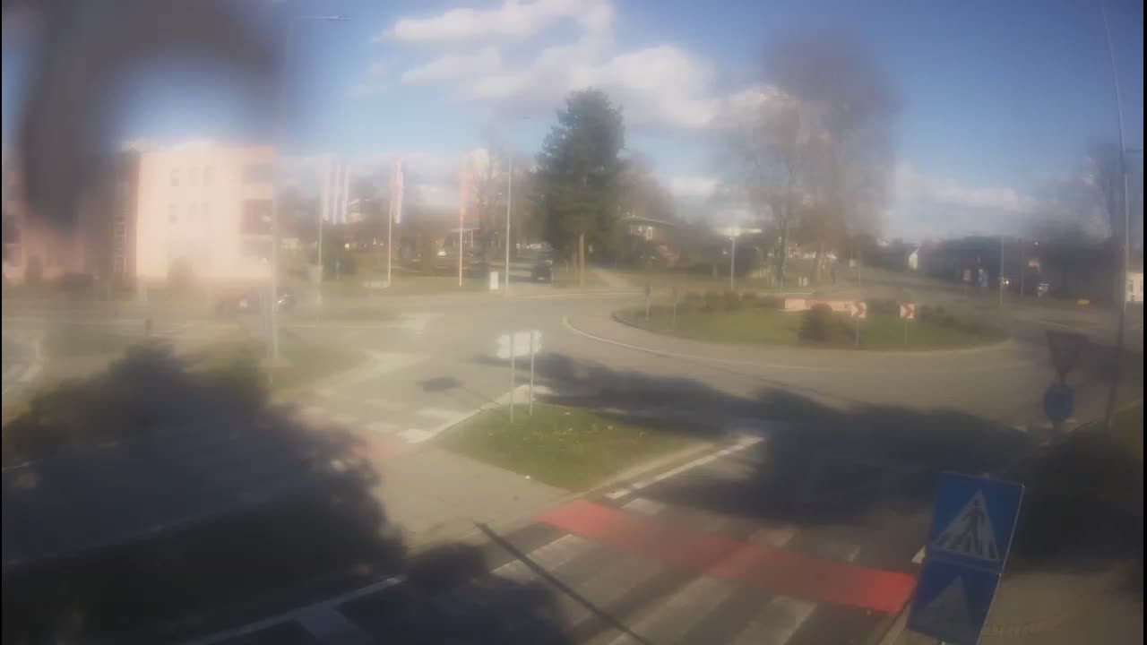 Belišće, Kralija Tomislava/Zeljeznicka/Kardinala Alojzija Stepinca Street Intersection Live Cam - 
