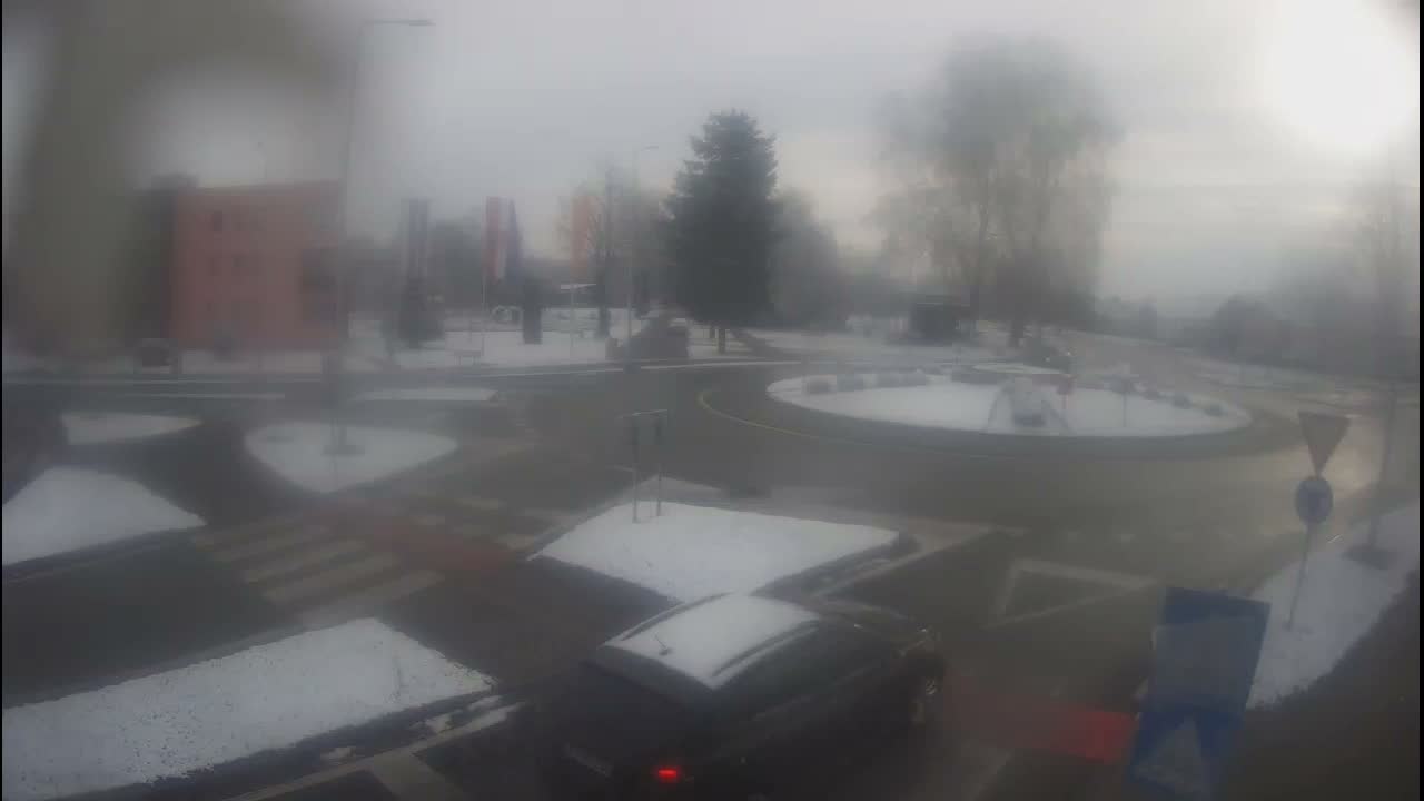 Belišće, Kralija Tomislava/Zeljeznicka/Kardinala Alojzija Stepinca Street Intersection Live Cam - 