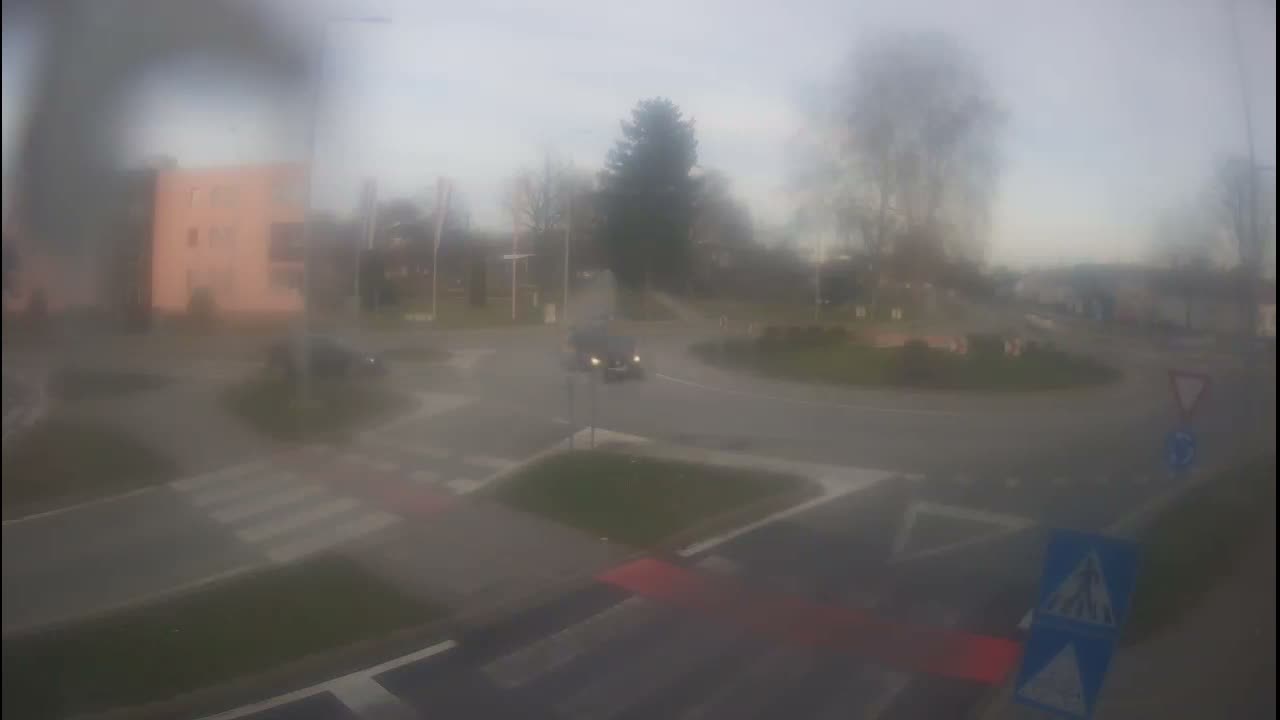 Belišće, Kralija Tomislava/Zeljeznicka/Kardinala Alojzija Stepinca Street Intersection Live Cam - 