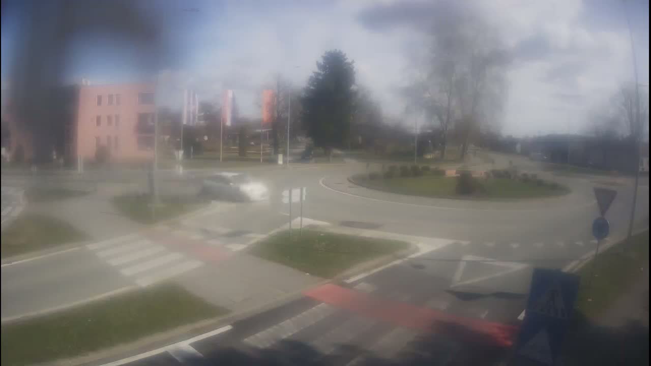 Belišće, Kralija Tomislava/Zeljeznicka/Kardinala Alojzija Stepinca Street Intersection Live Cam - 
