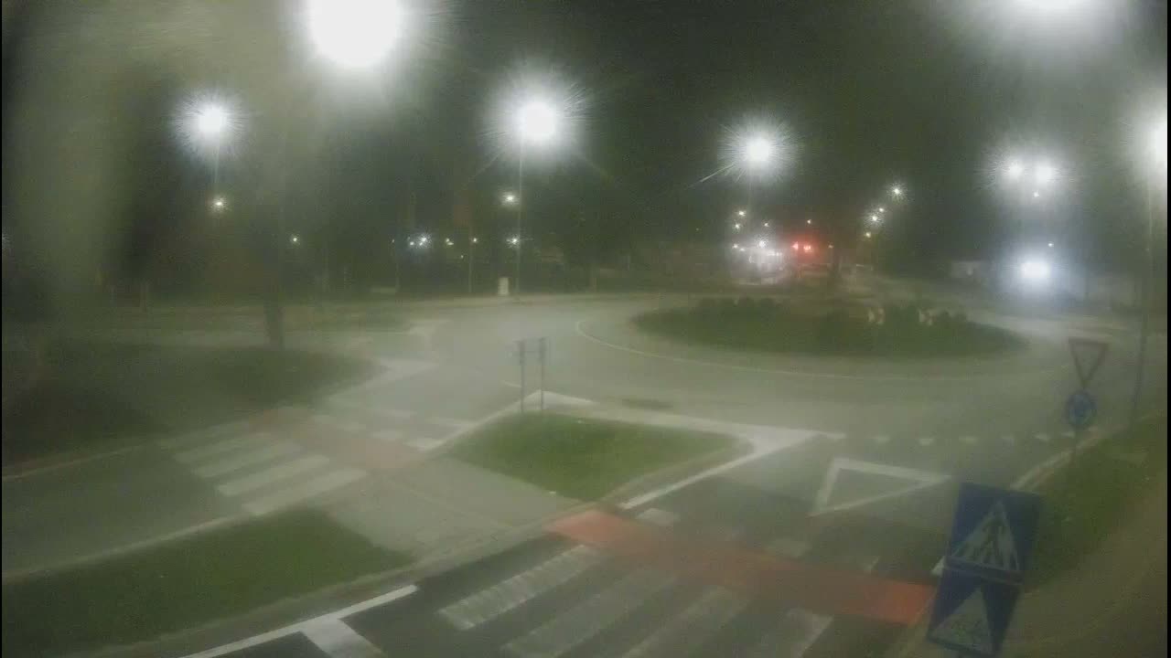 Belišće, Kralija Tomislava/Zeljeznicka/Kardinala Alojzija Stepinca Street Intersection Live Cam - 