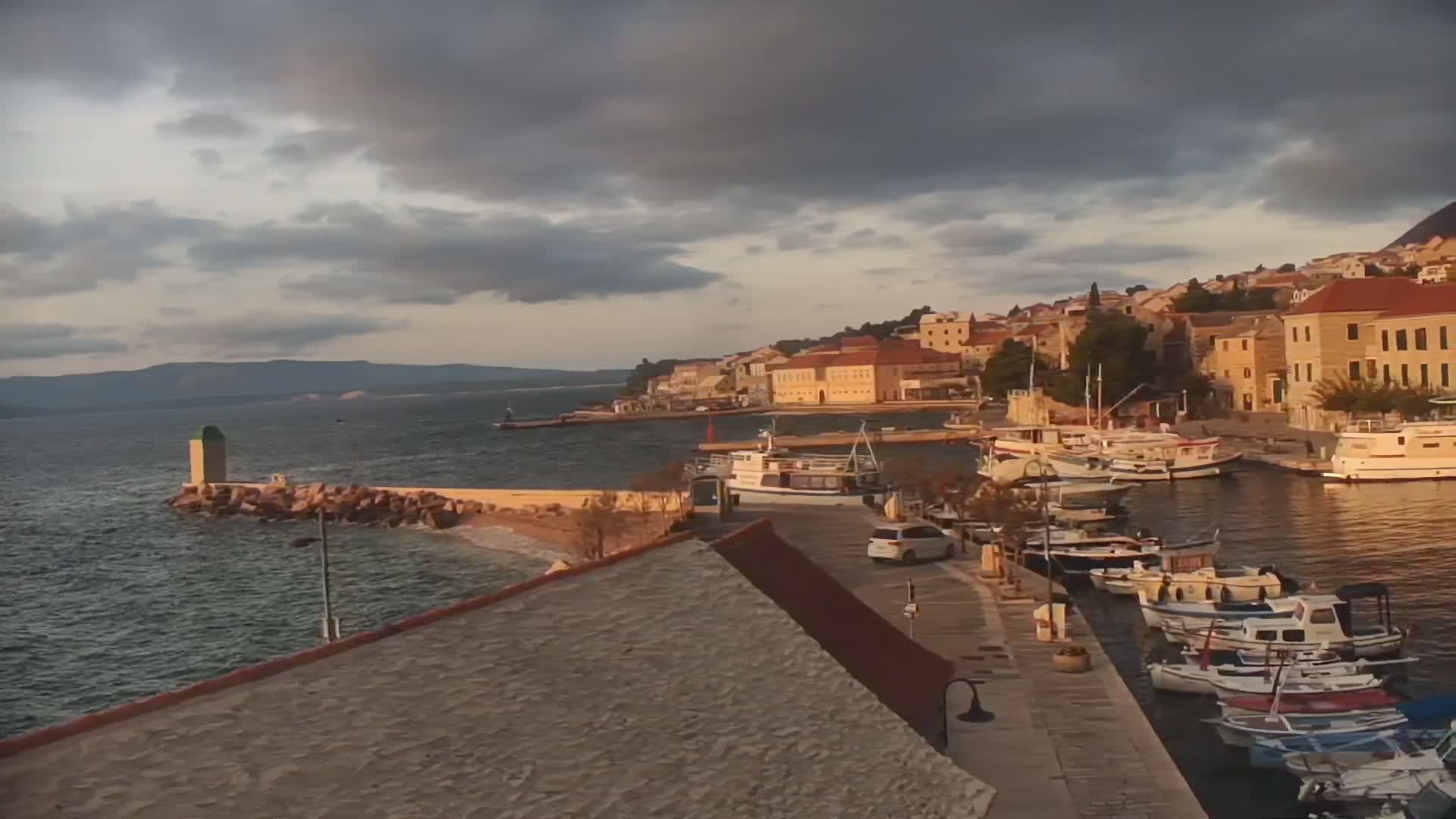 Otok  Brač Island, Bol Village & Adriatic Coast Live Cam - Bol, Brac Island, Split-Dalmatia, Croatia