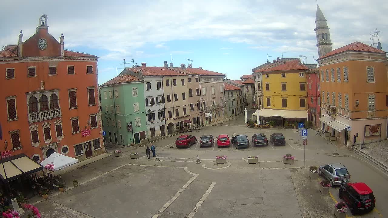 Vodnjan Dignano, Narodni Trg (People's Square) Live Cam - Vodnjan, Istria, Croatia