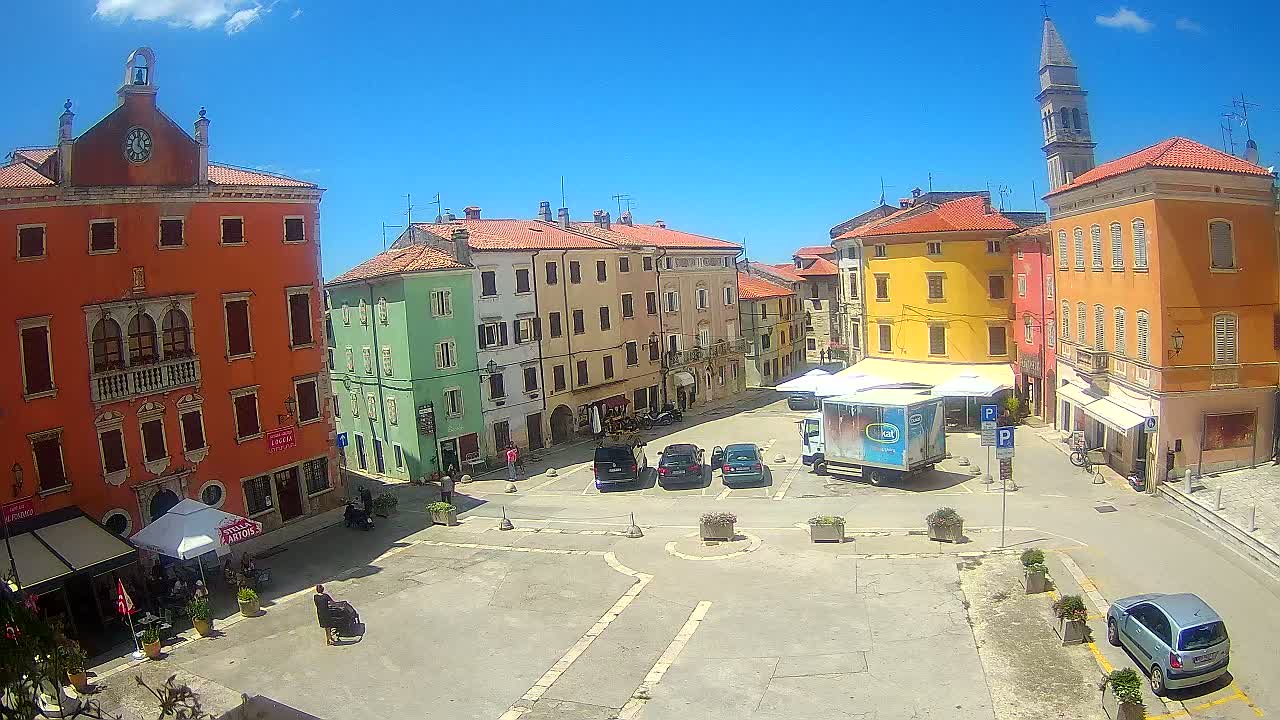Vodnjan Dignano, Narodni Trg (People's Square) Live Cam - Vodnjan, Istria, Croatia