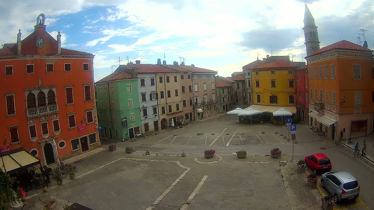 Vodnjan Dignano, Narodni Trg (People's Square) Live Cam - Vodnjan, Istria, Croatia